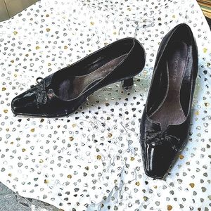 Naturalizer “Valarie” Women’s Black Heels Pumps Business / Dress Shoes Size 7W